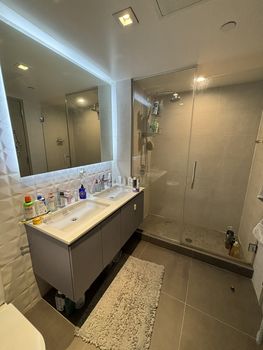 Master bathroom1
