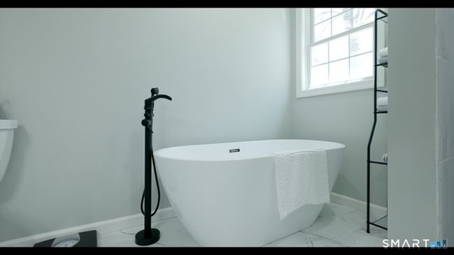 P_1777483569589_29_Chestnut_Hill_Rd_Primary_bath_2
