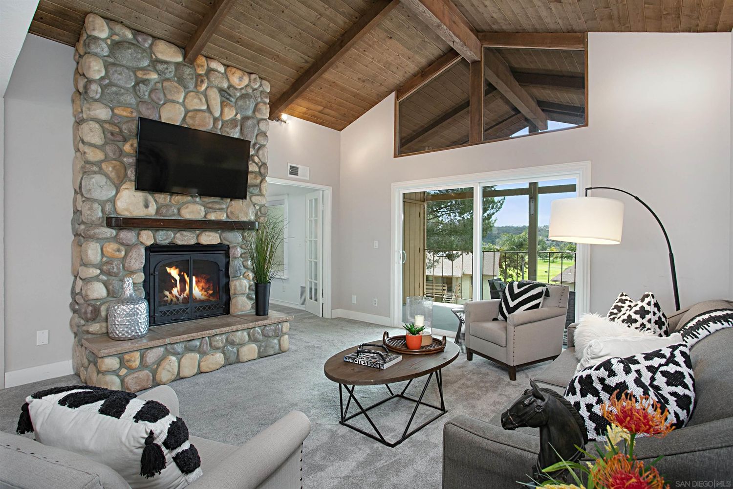 912 Knoll Vista Drive