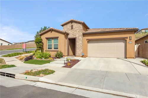Modern Corona Living: Beautiful 2-Bed 2-Bath Corner Lot &hellip;