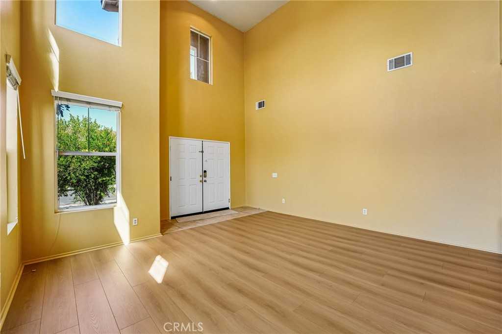 Is This the Perfect Eastvale Family Home 4 Beds, No HOA, Big Layout (2)