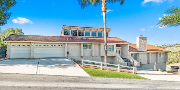 Luxury gated estate in Diamond Bar: 2819 Steeplechase &hellip;