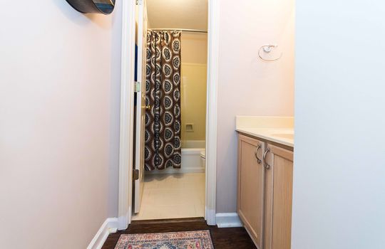 hall full bath