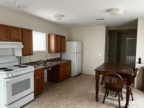 bcfc9e7a96c6f7fcc4f7d91e2767d174-uncropped_scaled_within_1536_1152