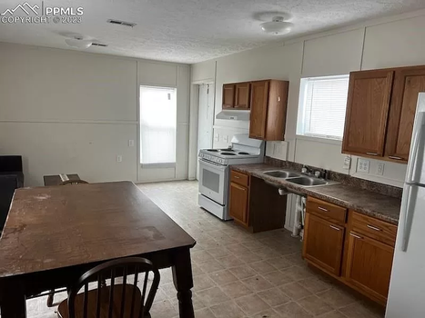 f56048118642ffcc95e5340b044faef8-uncropped_scaled_within_1536_1152