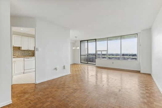 11 Wincott Drive Gallery Image 2