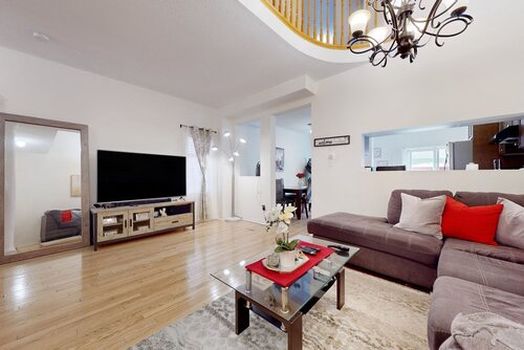 011TT53-lmee4tuwix1pdqa76sd