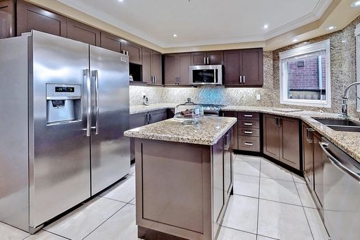 019tt77-ko8j0j32rbxcwyrltzn