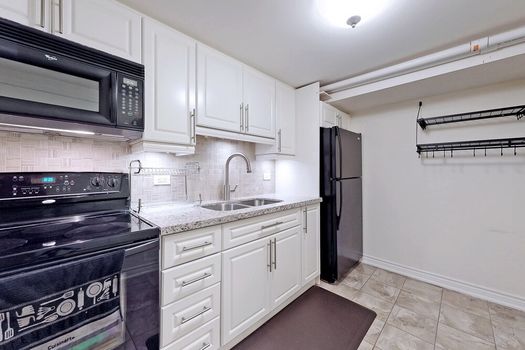 058tt77-ko8j0jfykhurbbl252