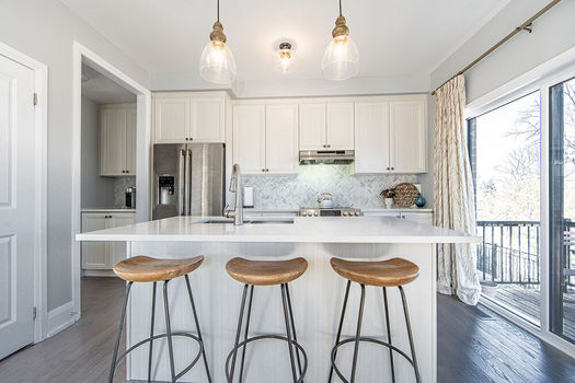 256+Finch+Ave+East-10