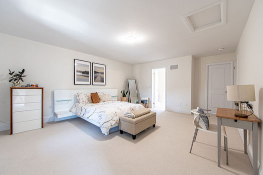 256+Finch+Ave+East-39