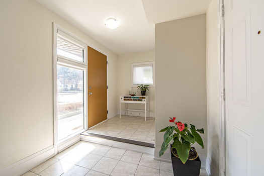 256+Finch+Ave+East-4