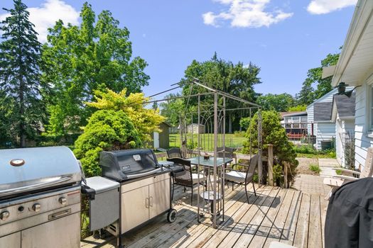 large-846521ea-76bb-4caa-a587-4038ffc2479c