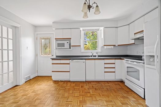 large-a08d394b-ca3f-4a36-9881-de32f0b5fc5a