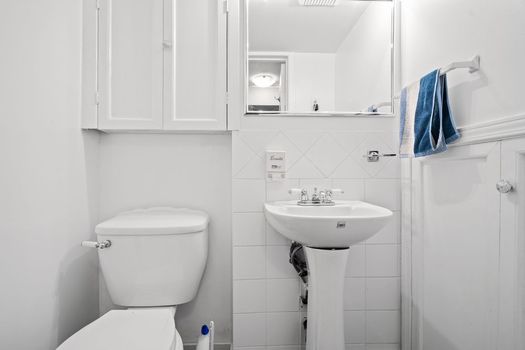 large-bd39376d-d18b-41f5-9bcb-3bc51851b1eb