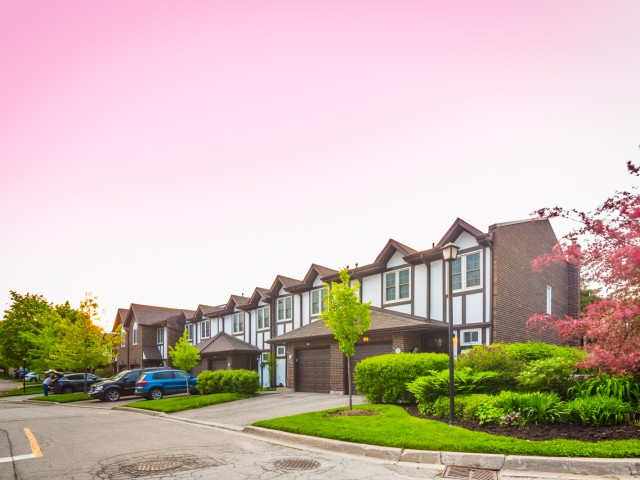 1951-rathburn-road-townhouses-1951-rathburn-rd-e-normal-4