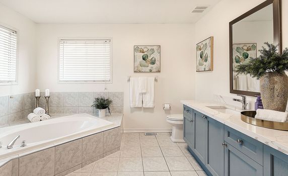 L3RycmViL2xpc3RpbmdzLzI3LzQ0LzU5Lzg3L3AvNWRlOGZhY2QtMjE2MS00OTMyLTgwMjQtYmFmYzVjMTZkZjk4LmpwZw