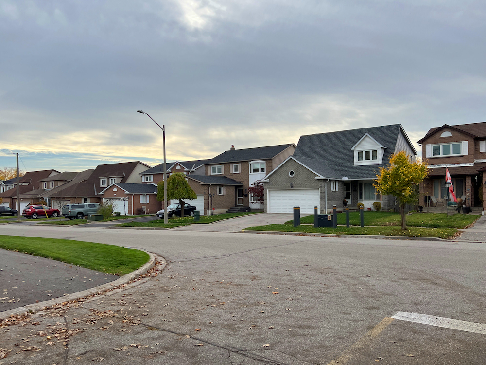 uptown-ajax-10-neighbourhood