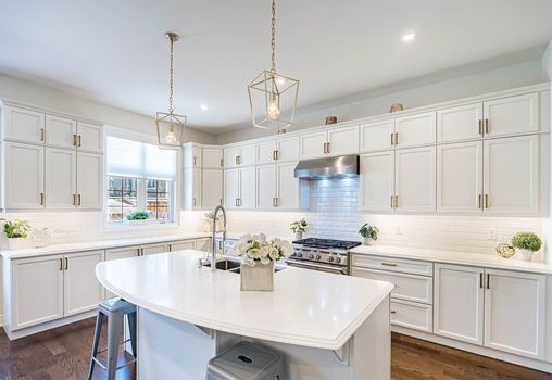 L3RycmViL2xpc3RpbmdzLzQyLzIzLzMyLzQ4L3AvNWE5MTA2NmQtZTgzZi00NjBkLTk1NGQtMzNkOWMzZDdhZjc1LmpwZw