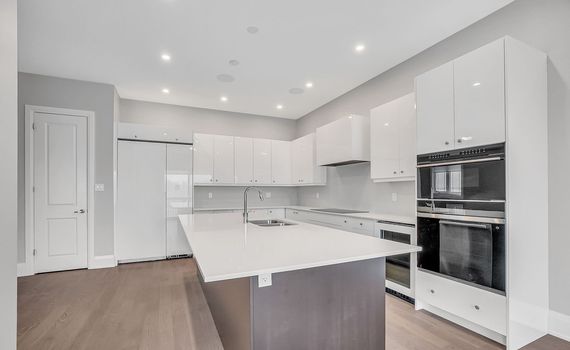 L3RycmViL2xpc3RpbmdzLzQyLzQ5LzcxLzEzL3AvMWJjYmNjYzUtNTVkZi00ZTFiLWE2YWUtMTc1MzNkZjBhYTQyLmpwZw