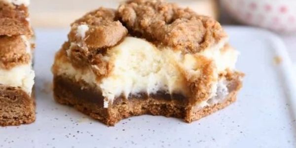 Gingerbread Cookie Cheesecake Bars
