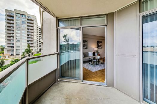 9015 Leslie St 211-img (3)