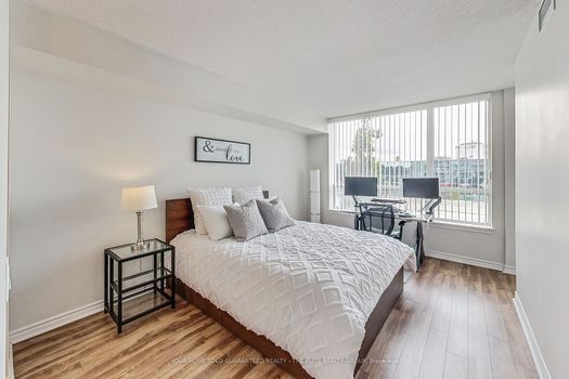 9015 Leslie St 211-img (6)