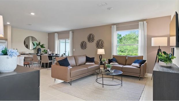 florida_core_l003_pic_columbus_family_1of2_f1_base3_4_18_25