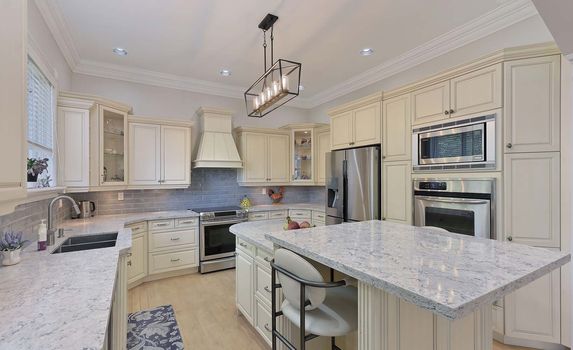 L3RycmViL2xpc3RpbmdzLzQyLzU4Lzg0LzA2L3AvZDEzNTA0YzYtZGM5Ni00OWZkLWI0ZTAtYTI2MzJlMzE2MDgxLmpwZw