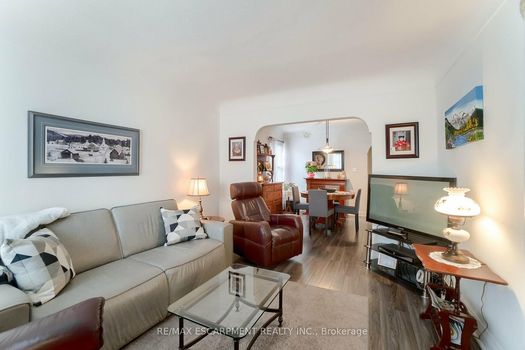 L3RycmViL2xpc3RpbmdzLzQyLzg1LzAwLzQyL3AvMDZlYmJjNmQtYjljZS00ZmUzLThhZDctMjQ3MDIxZmNmNDY5LmpwZw