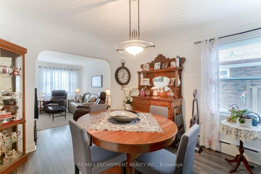 L3RycmViL2xpc3RpbmdzLzQyLzg1LzAwLzQyL3AvMGVhM2E2NDUtYjlhMS00OWQ5LWJhYTItNjM4MjdjYTJjM2Q0LmpwZw