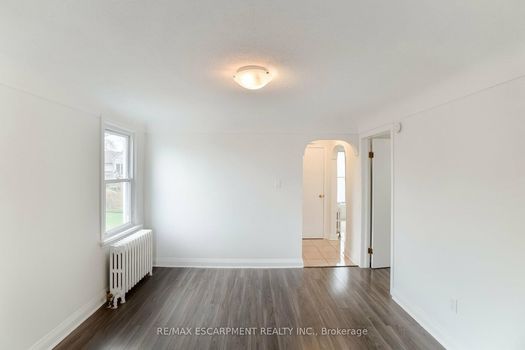 L3RycmViL2xpc3RpbmdzLzQyLzg1LzAwLzQyL3AvNzViNDQ3ZDctZTYxNi00YjU1LThkNDUtMzNlYjg4OWY3ZTc1LmpwZw