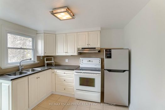 L3RycmViL2xpc3RpbmdzLzQyLzg1LzAwLzQyL3AvODMxYjFjYzctZDJkNS00MzVmLTk1YTYtOTg5ZmU1ODkxMjFiLmpwZw