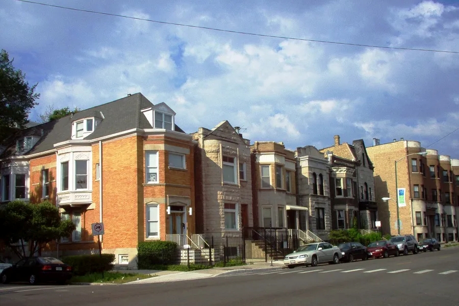 West-Lakeview-Greystones-courtesy-of-Gerald-Farinas-via-Wikimedia-Commons