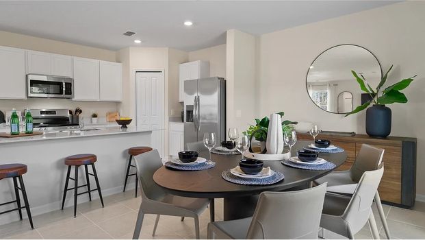 florida-core-l003-pic-columbus-dining-1of2-f1-base3-4-18-25