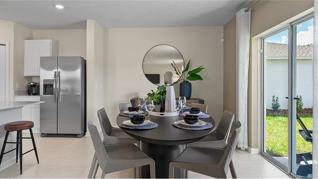 florida-core-l003-pic-columbus-dining-2of2-f1-base3-4-18-25