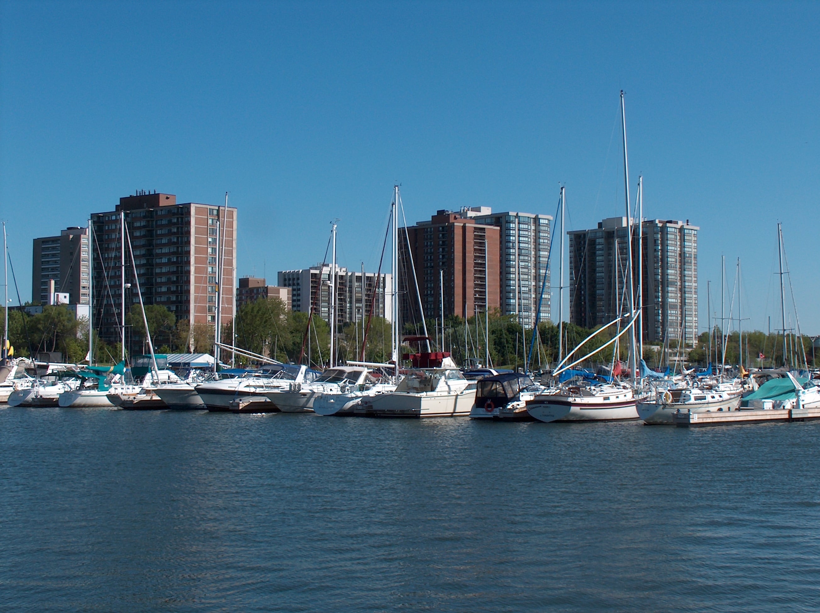 Bronte Outer Harbour Marina and waterfront apartment buildings in May 2004