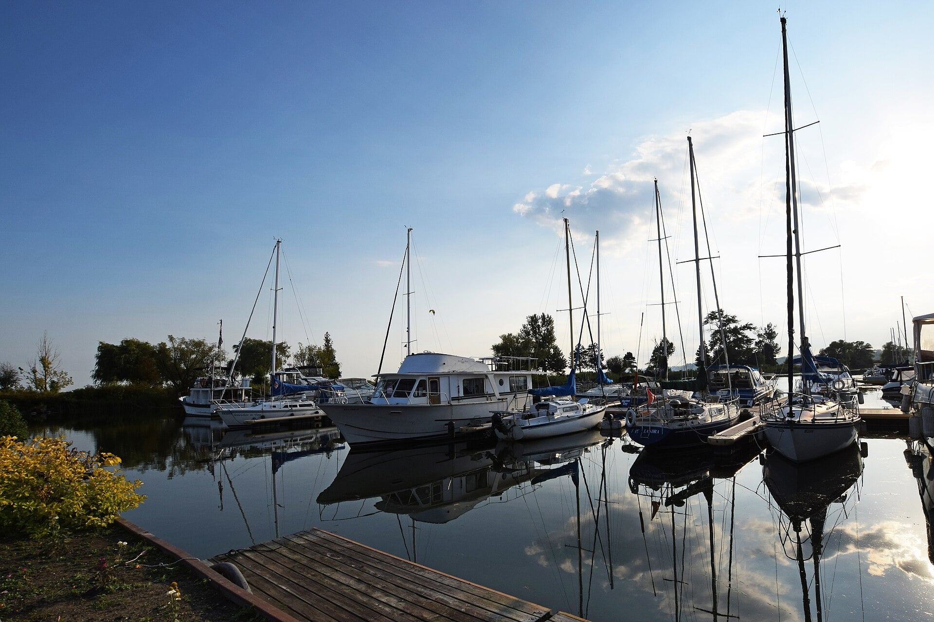 Boats and waterfront at Frenchmans Bay Marina in Pickering