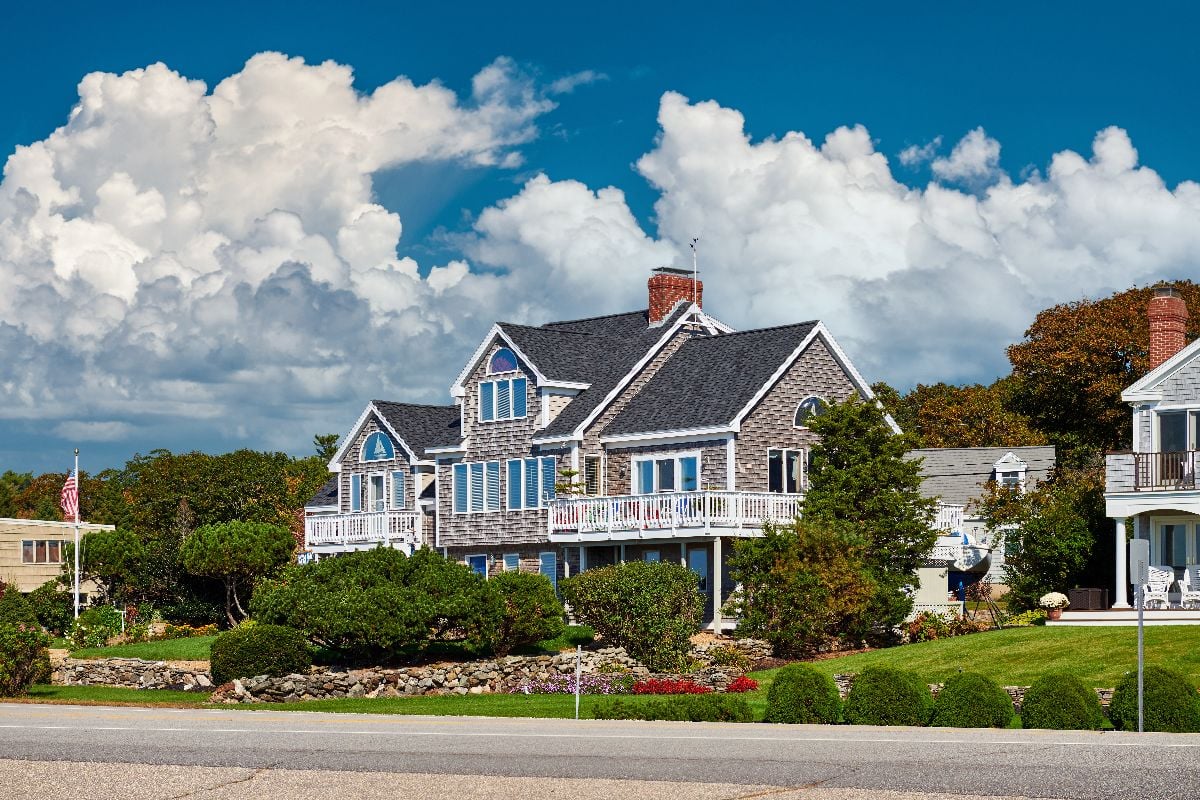 suburban-neighborhood-new-hampshire-usa-2024-10-11-05-23-04-utc