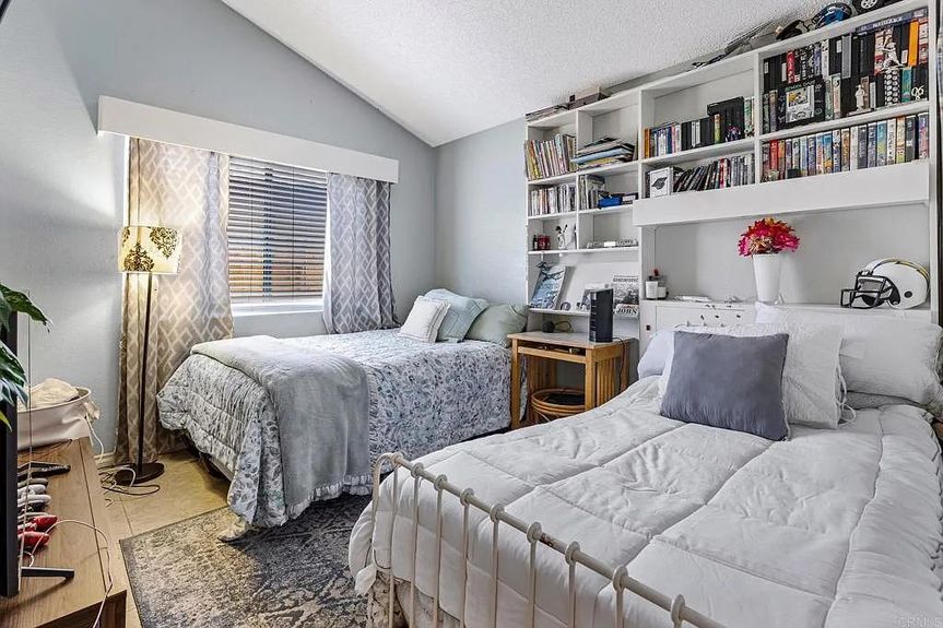 56bc27fcaf480077d756ed9e94168bc1-cc_ft_1344-1