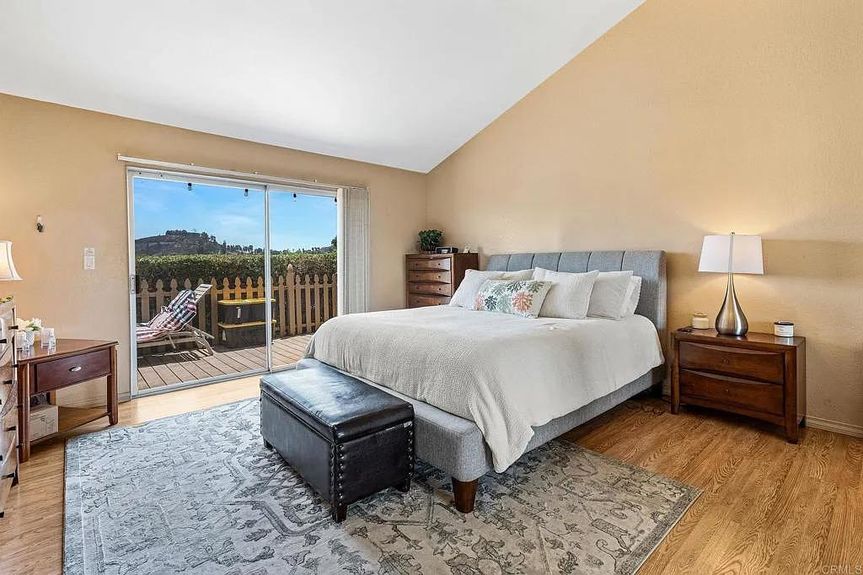 b98fd7392f9b0a3e79bcfc89a6caffd4-cc_ft_1344