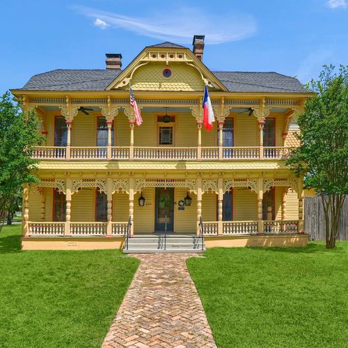 The Historic Brownlee Home in Bonham, Texas