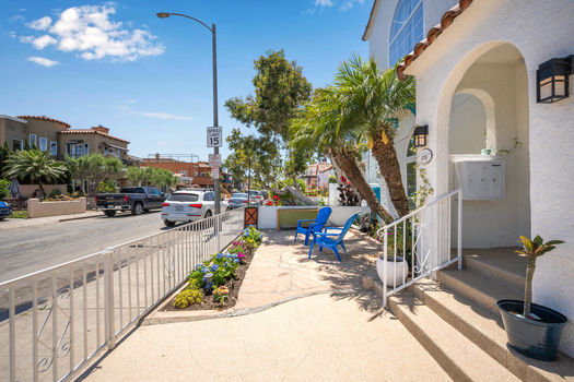 173 Santa Ana Ave Long Beach-large-004-012-Exterior 16 of 32-1500x1000-72dpi