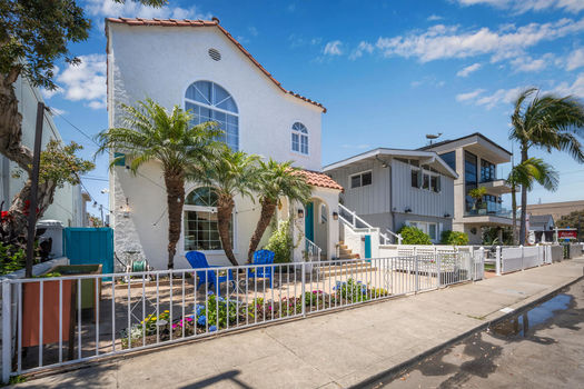 173 Santa Ana Ave Long Beach-large-007-011-Exterior 21 of 32-1500x1000-72dpi