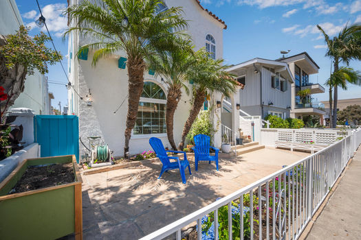 173 Santa Ana Ave Long Beach-large-009-017-Exterior 24 of 32-1500x1000-72dpi