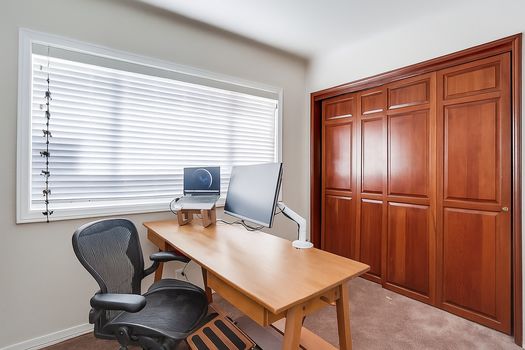 xiemno upstairs bed 2 closet (2)