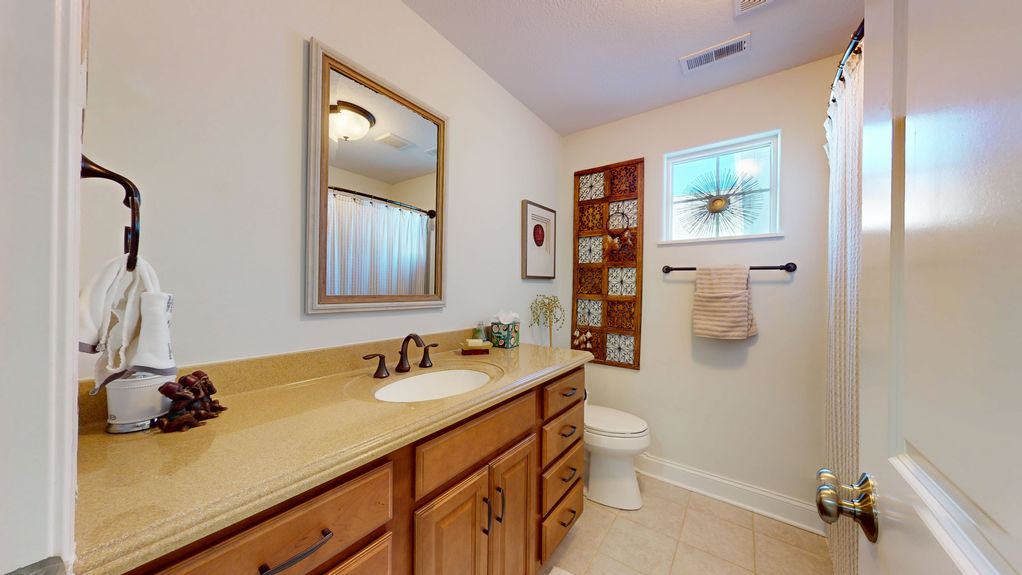 HALL-BATH-371-Saddlebrook-Rd-08312025_192422
