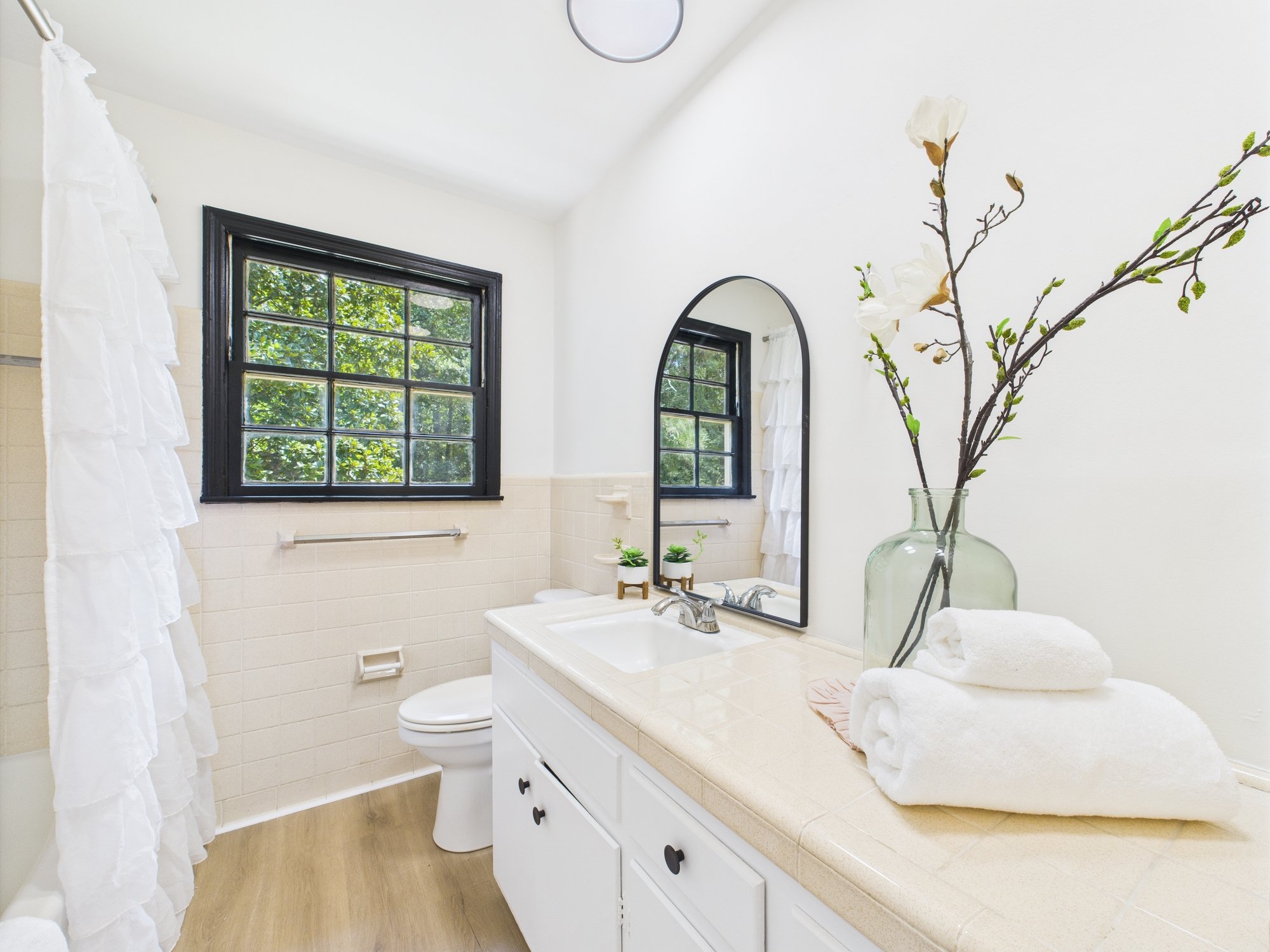 CAM03843G0-PR0098-STILL026