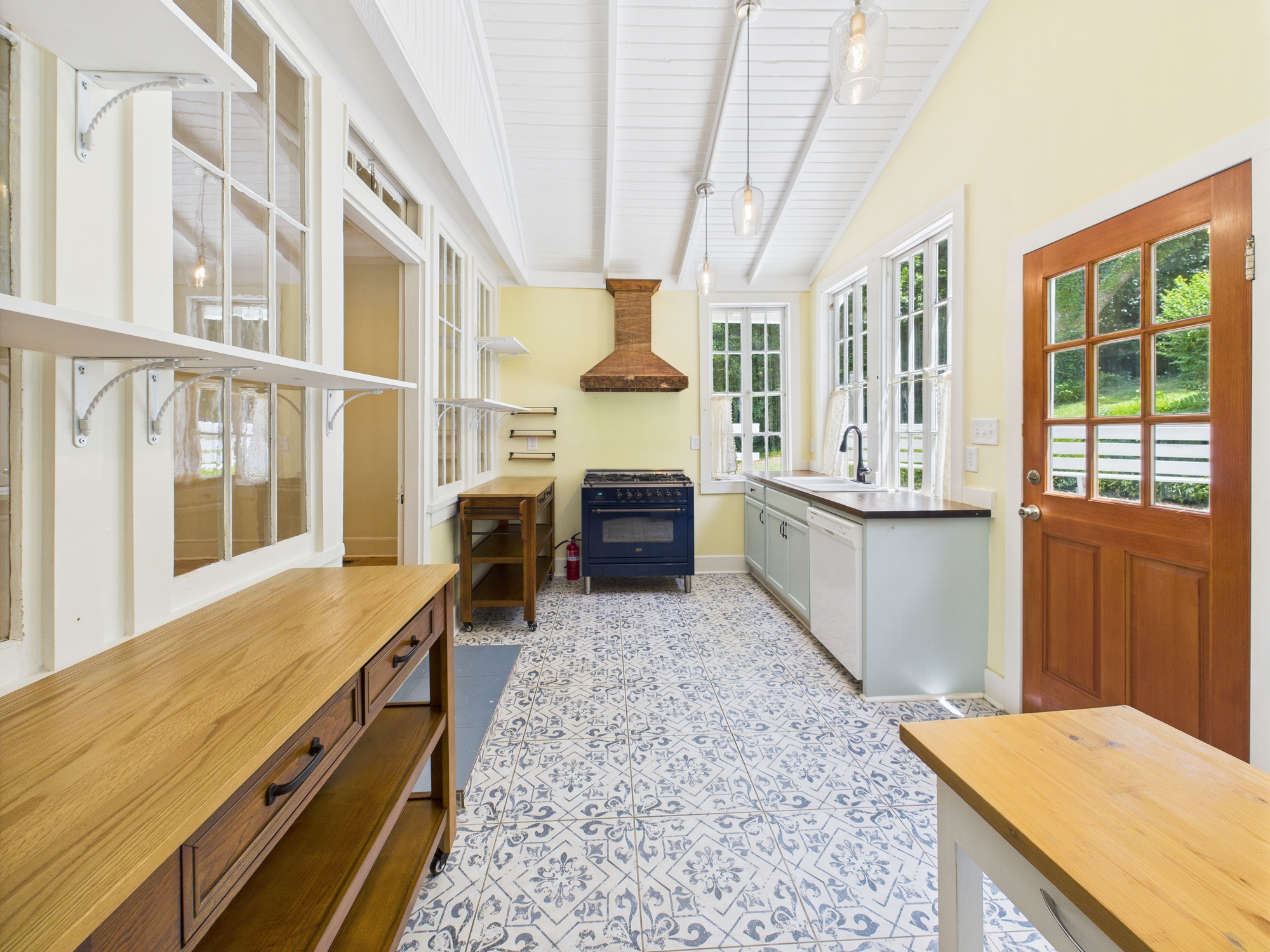 CAM03843G0-PR0096-STILL007