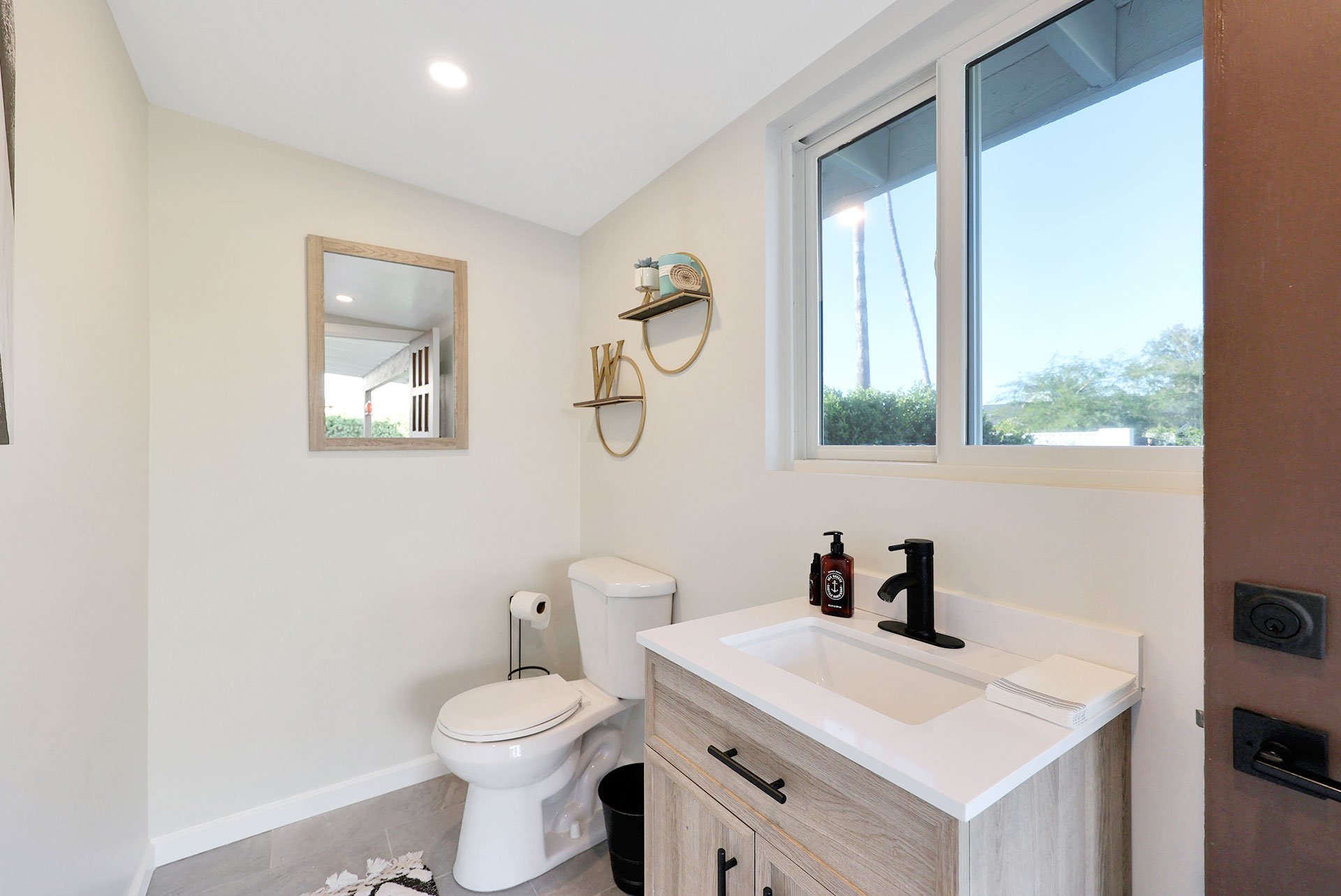 3832-E-YUCCA-ST_AFTER_BATH-C